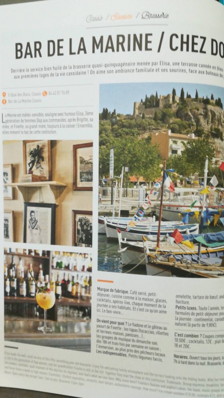 bar au bord du port cassis sur le port bar de la Marine